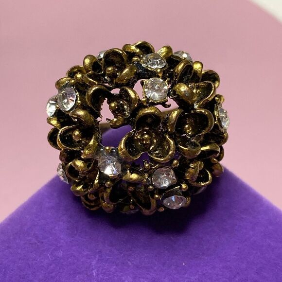 Jewelry - 💛 Classic Flower & Crystal Statement Ring